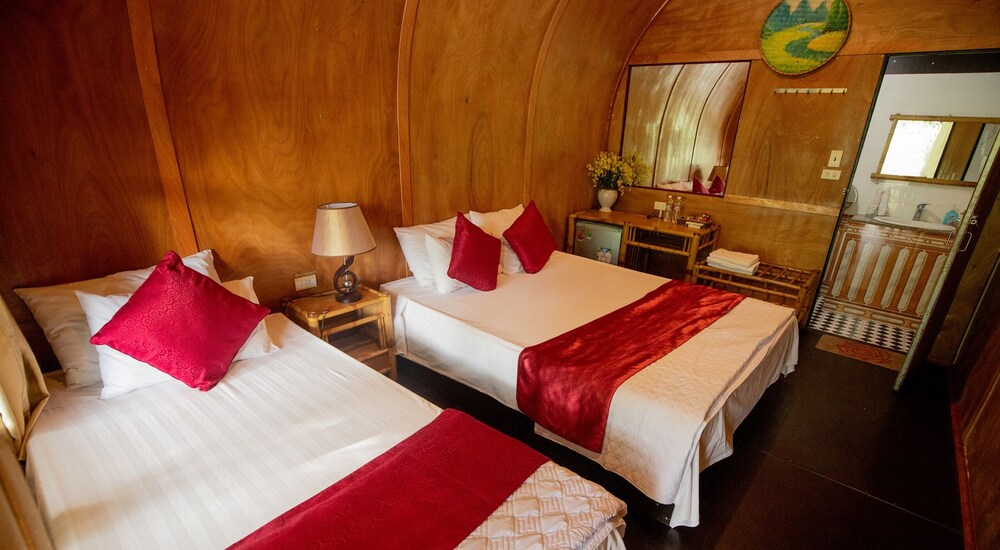 BUNGALOW, TWIN BEDS, RIVER VIEW