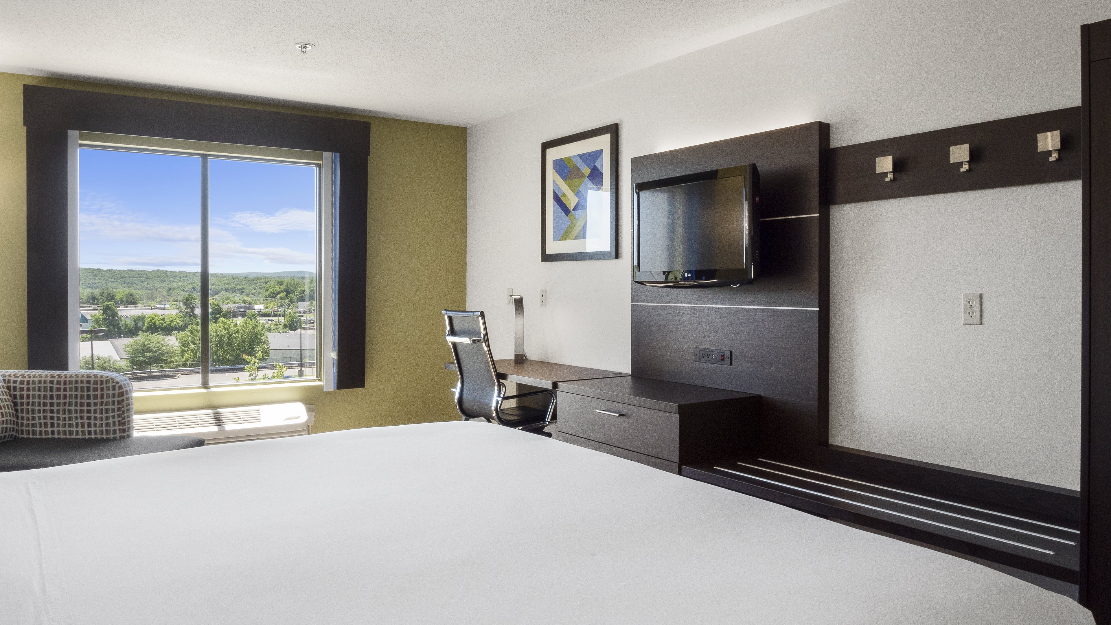 جناح بسريرين كوين، Holiday Inn Express Hotel & Suites Newton Sparta 2/4