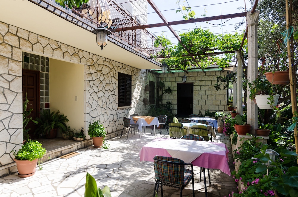 GUESTHOUSE MORETIC 20/40