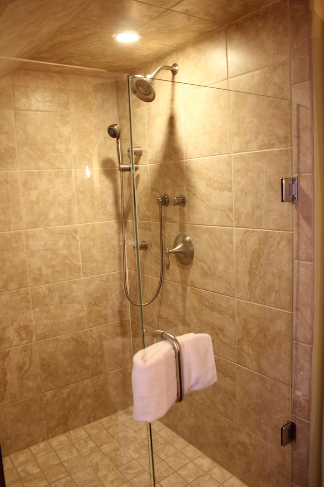 In the Side, Classic, Cottage, Queen and Twin Beds