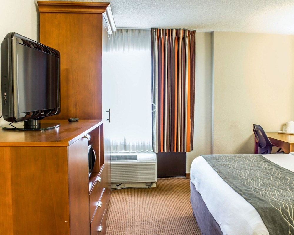 Comfort Inn Fayetteville near Fort Bragg 8/44
