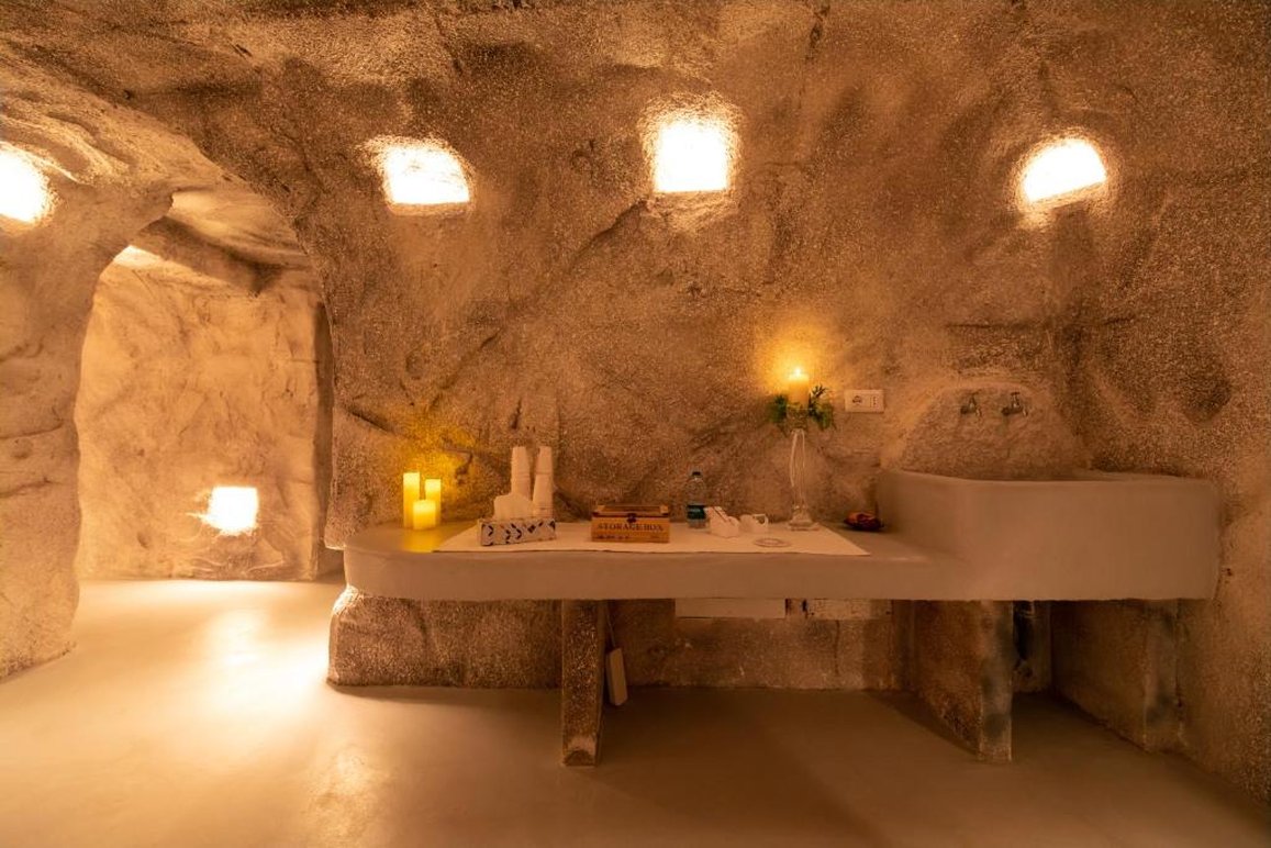 Bianco Riccio Suite Hotel 75/79