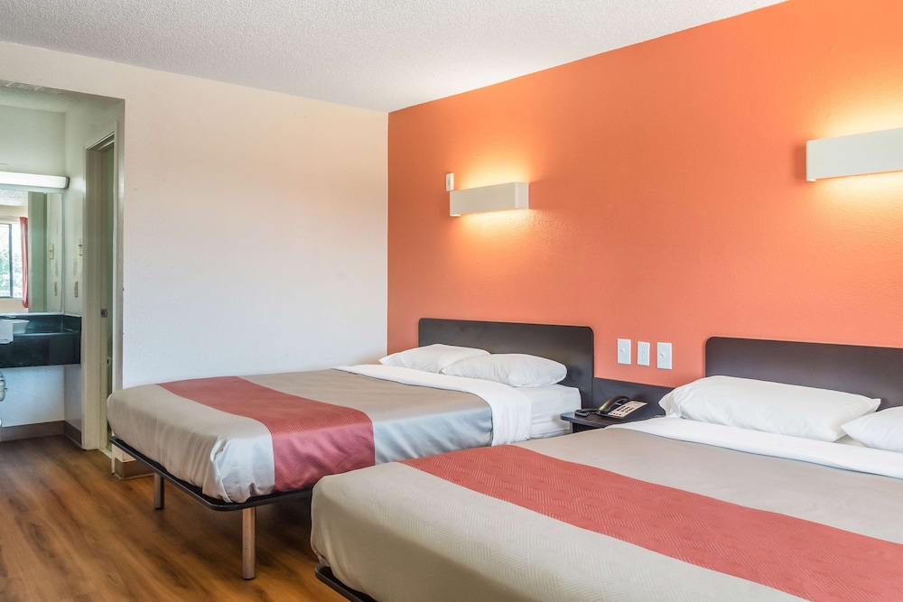 Motel6 Mesquite, TX - Rodeo - Convention Ctr 20/39
