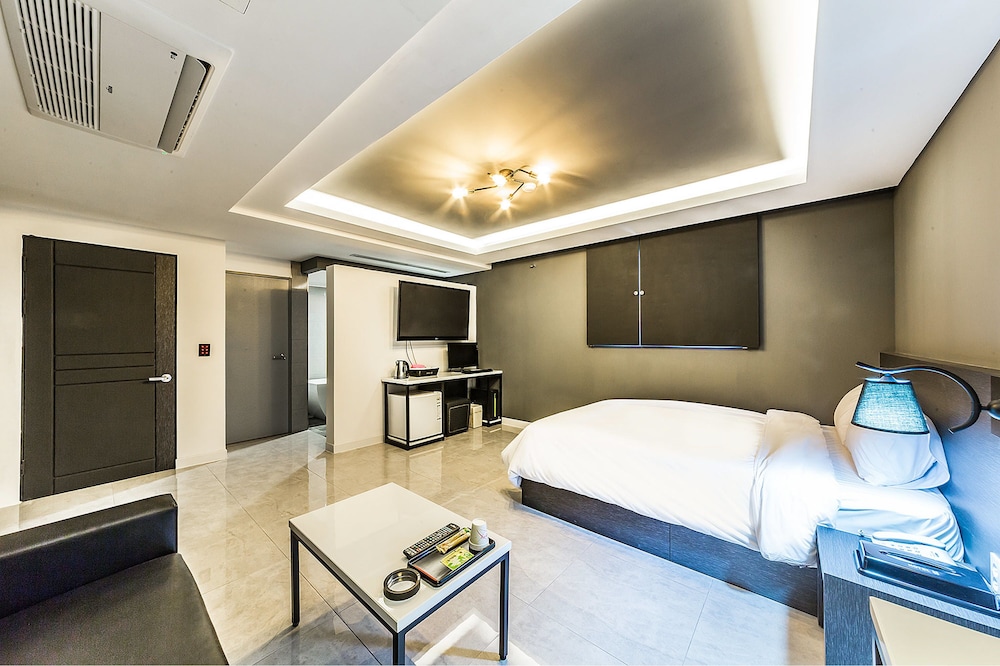 Chuncheon Hotel View 6/17