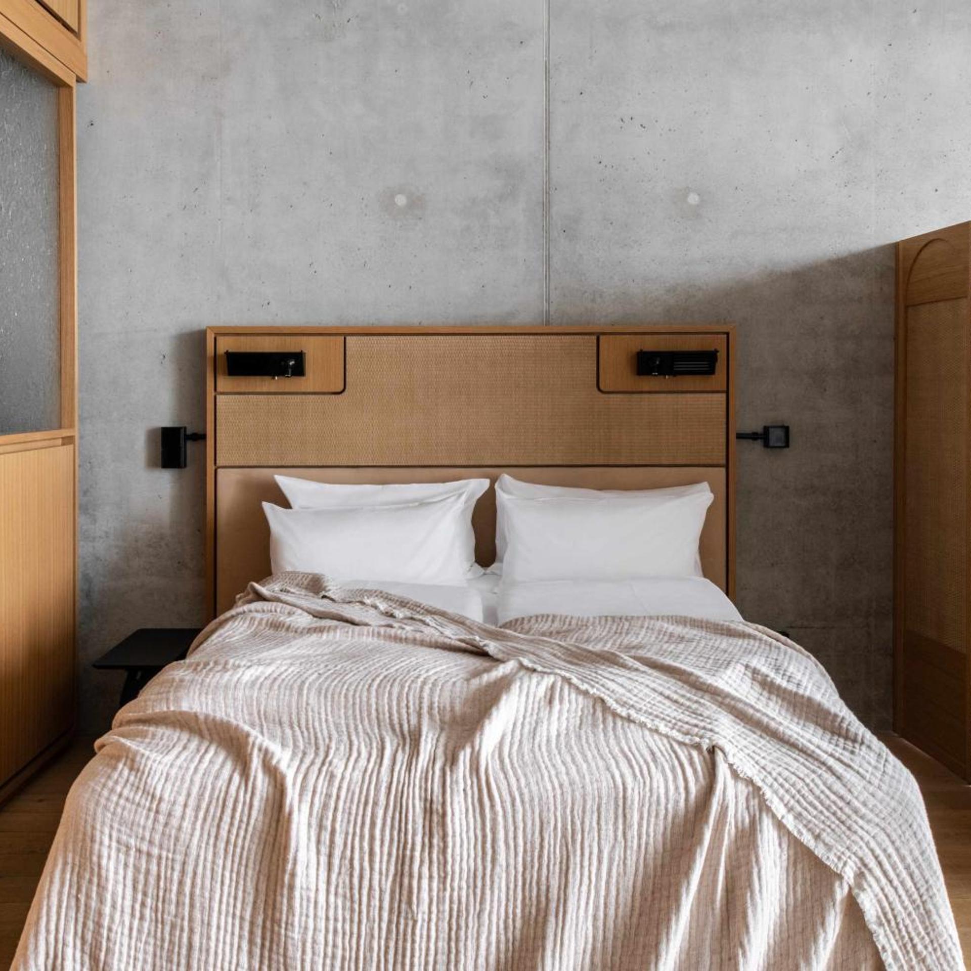 Studio, King Bed