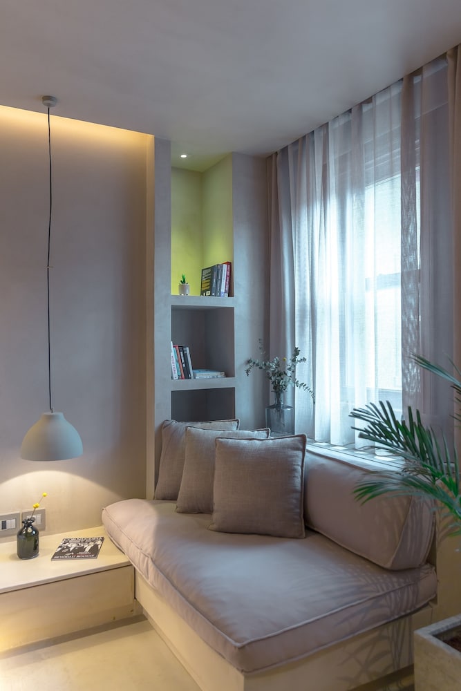 Omm Inn Hotel 39/47