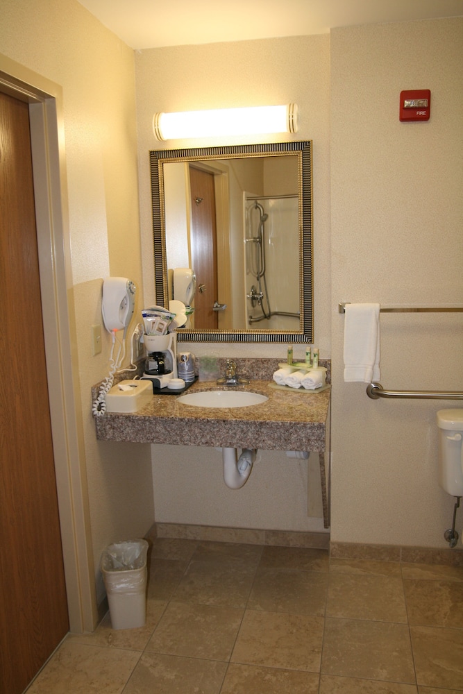 Holiday Inn Express Suites Greenwood 66/66