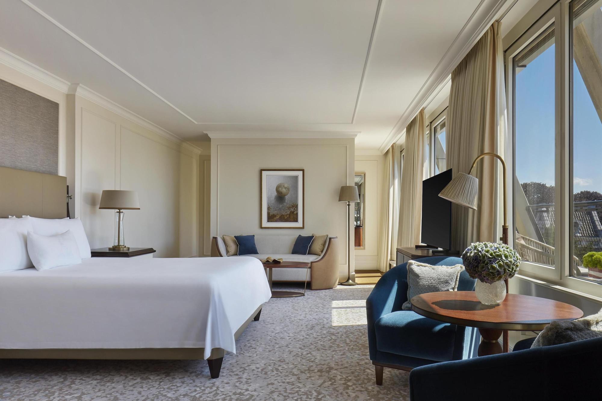 Junior Suite, Studio, King Bed, Balcony