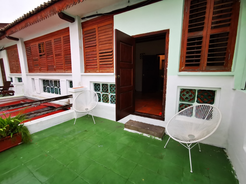 East Indies Mansion 60/67
