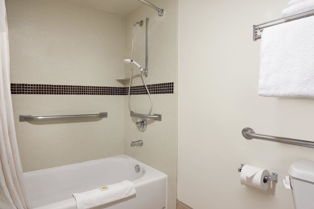 Days Inn & Suites by Wyndham Rancho Cordova 7/19