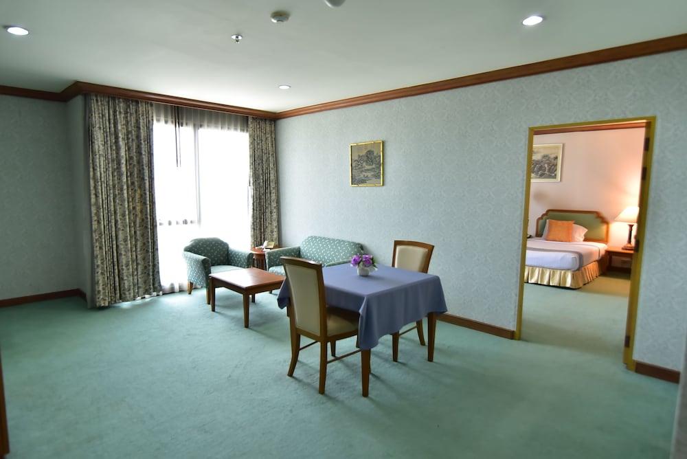 Thumrin Thana Hotel 52/71