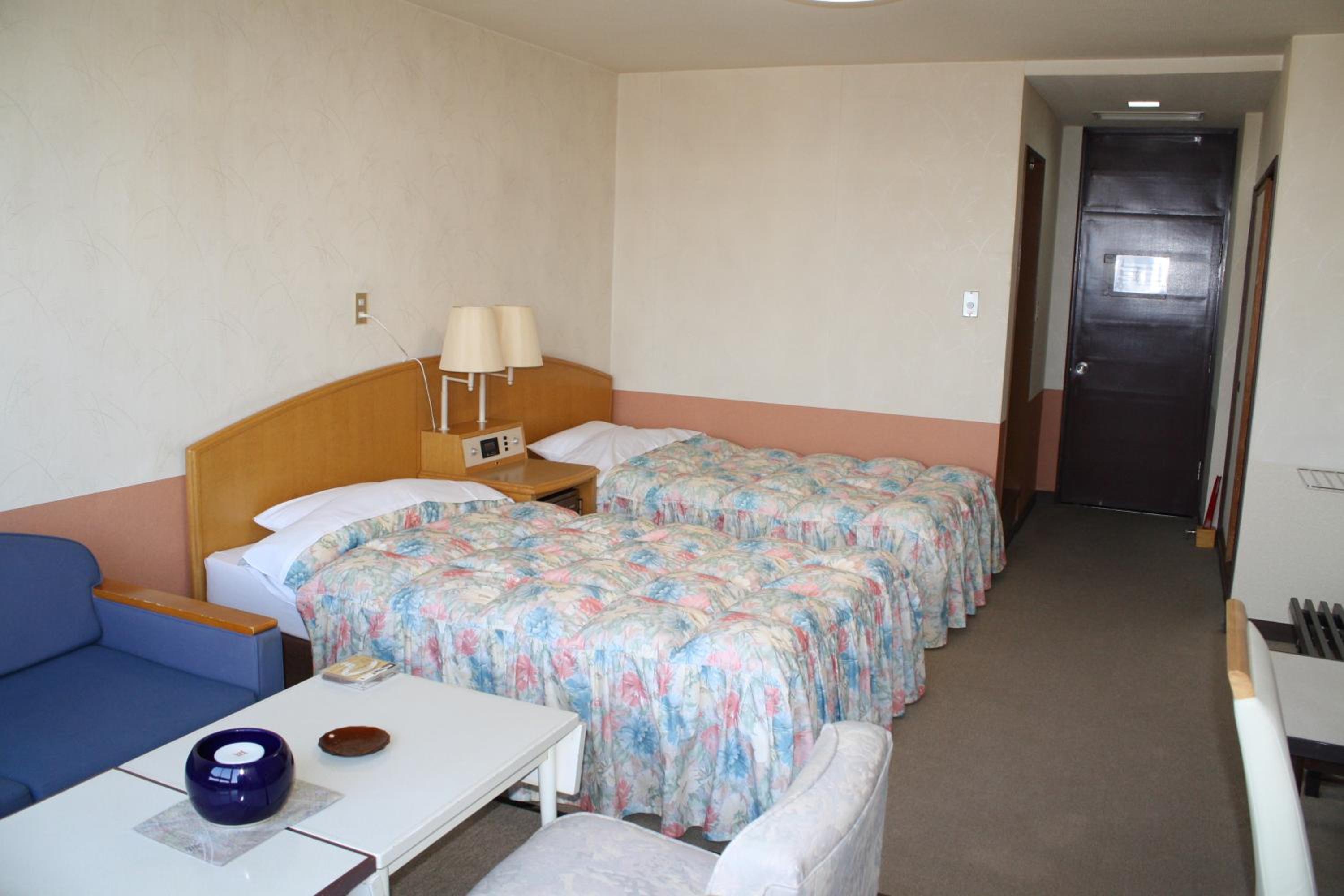 غرفة بسريرين منفصلين بإطلالة على البحيرة بحمام خاص، Hotel Grand Toya 4/9