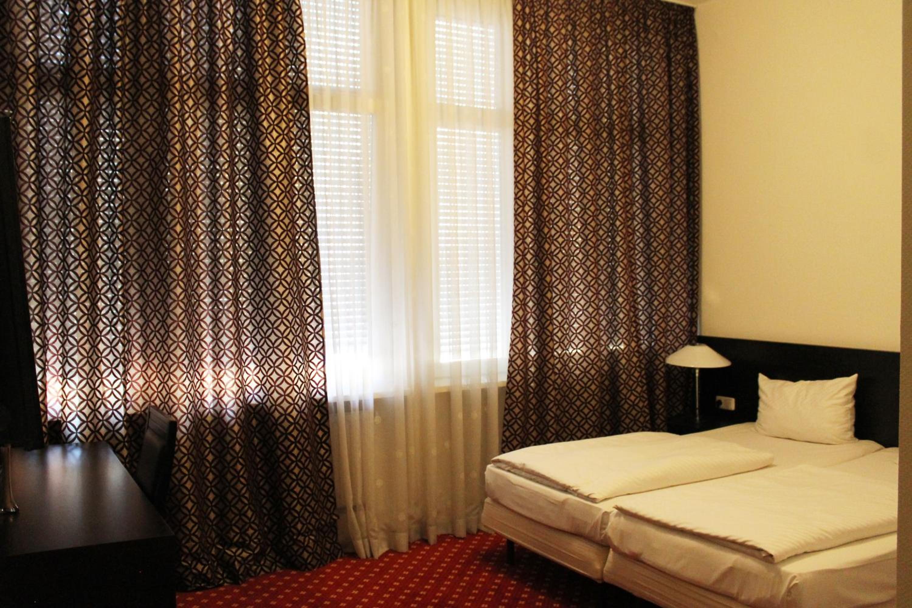 Aariana Hotel 10/43