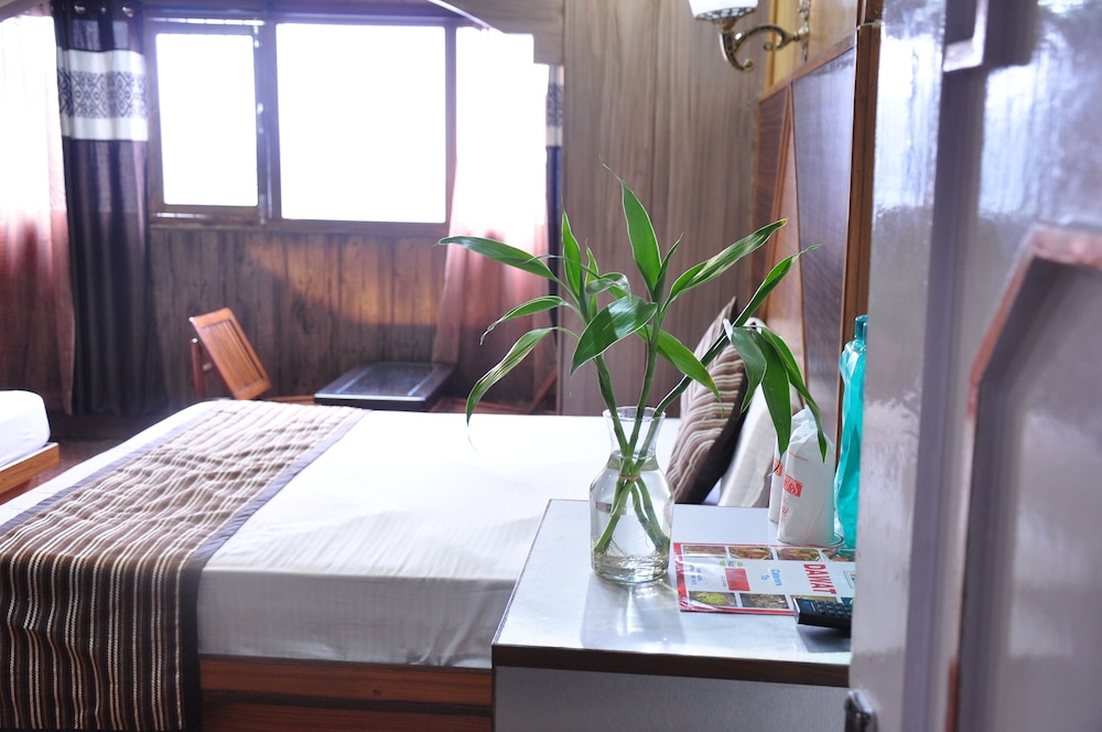 Hotel Sidharath 25/33