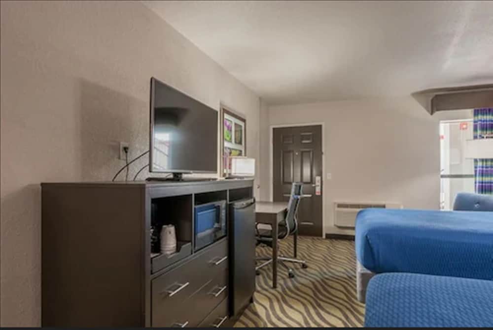 Stratford House Inns - Edmond 10/26