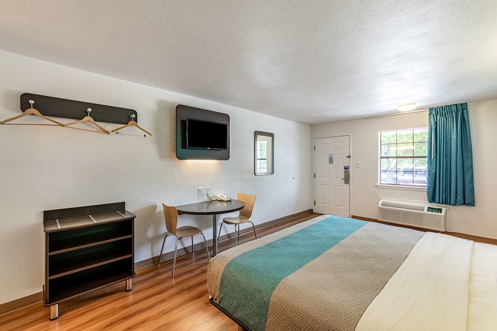 Motel6 Georgetown, TX 25/40