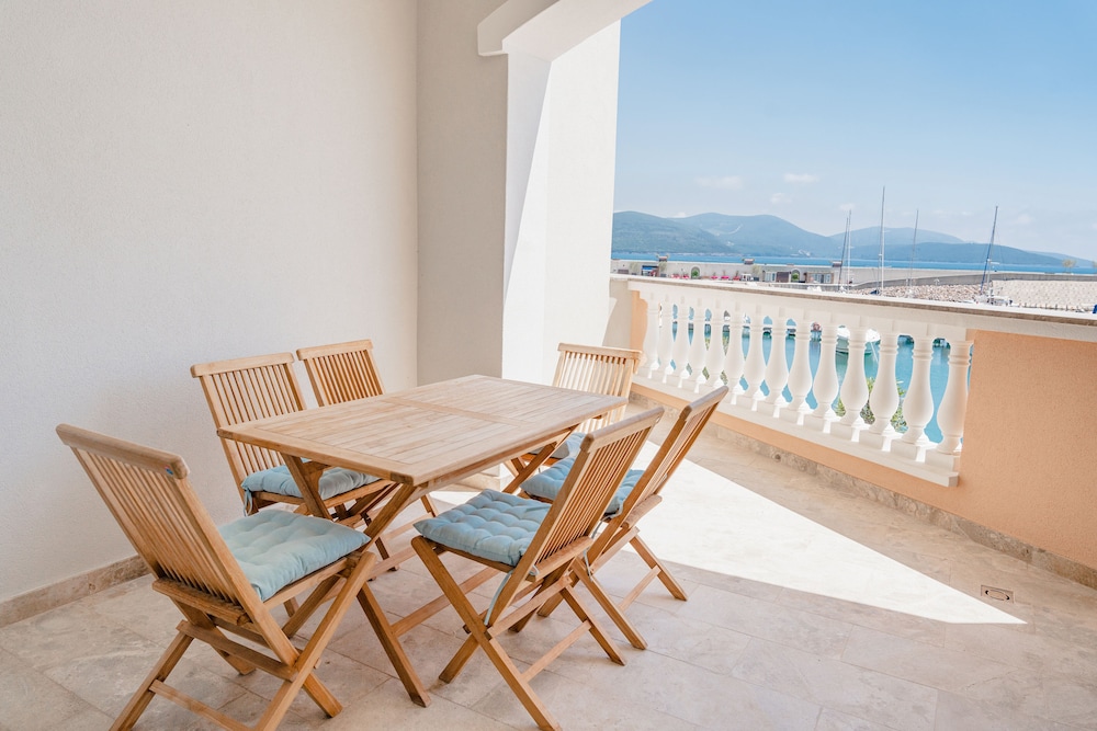 Lustica Bay Vacation Homes 35/50