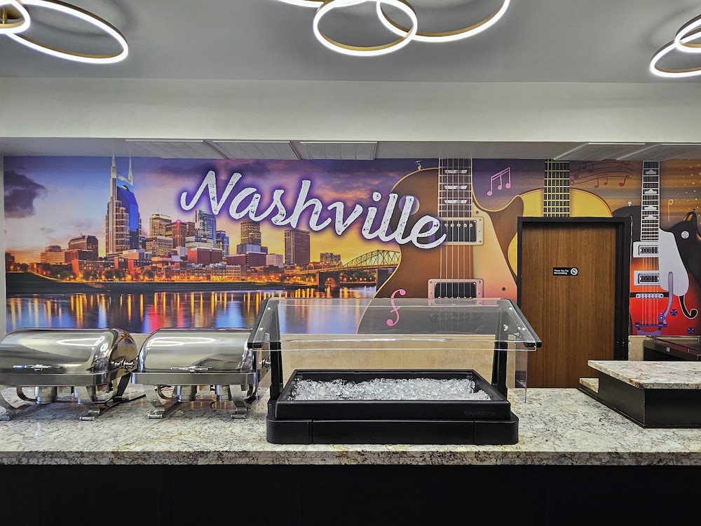Club Hotel Nashville Inn Suites 16/67