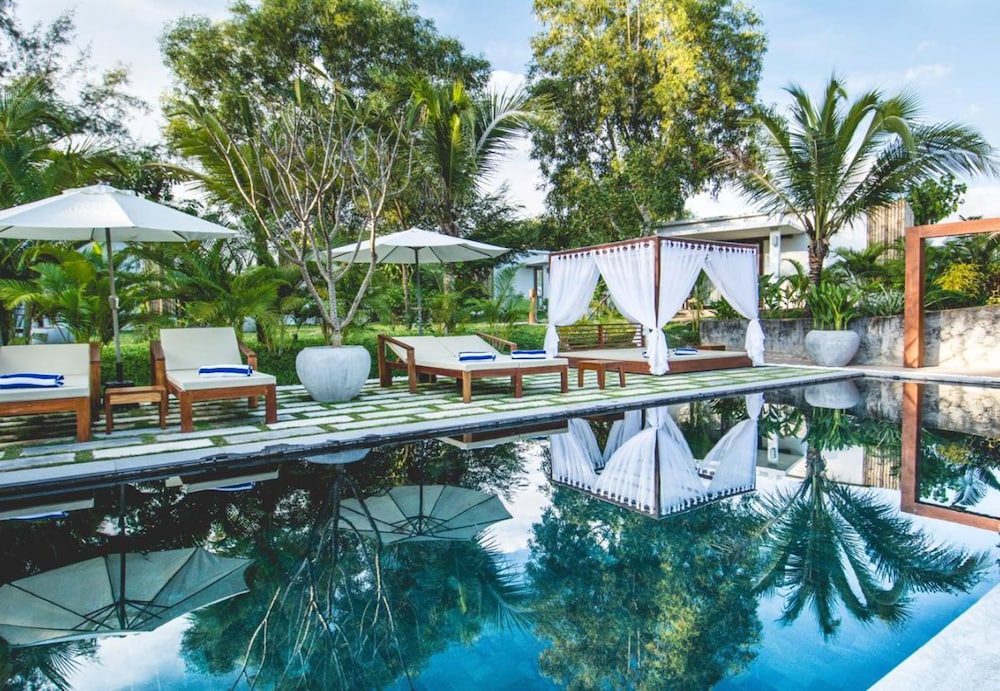 Sahaa Beach Resort 24/48