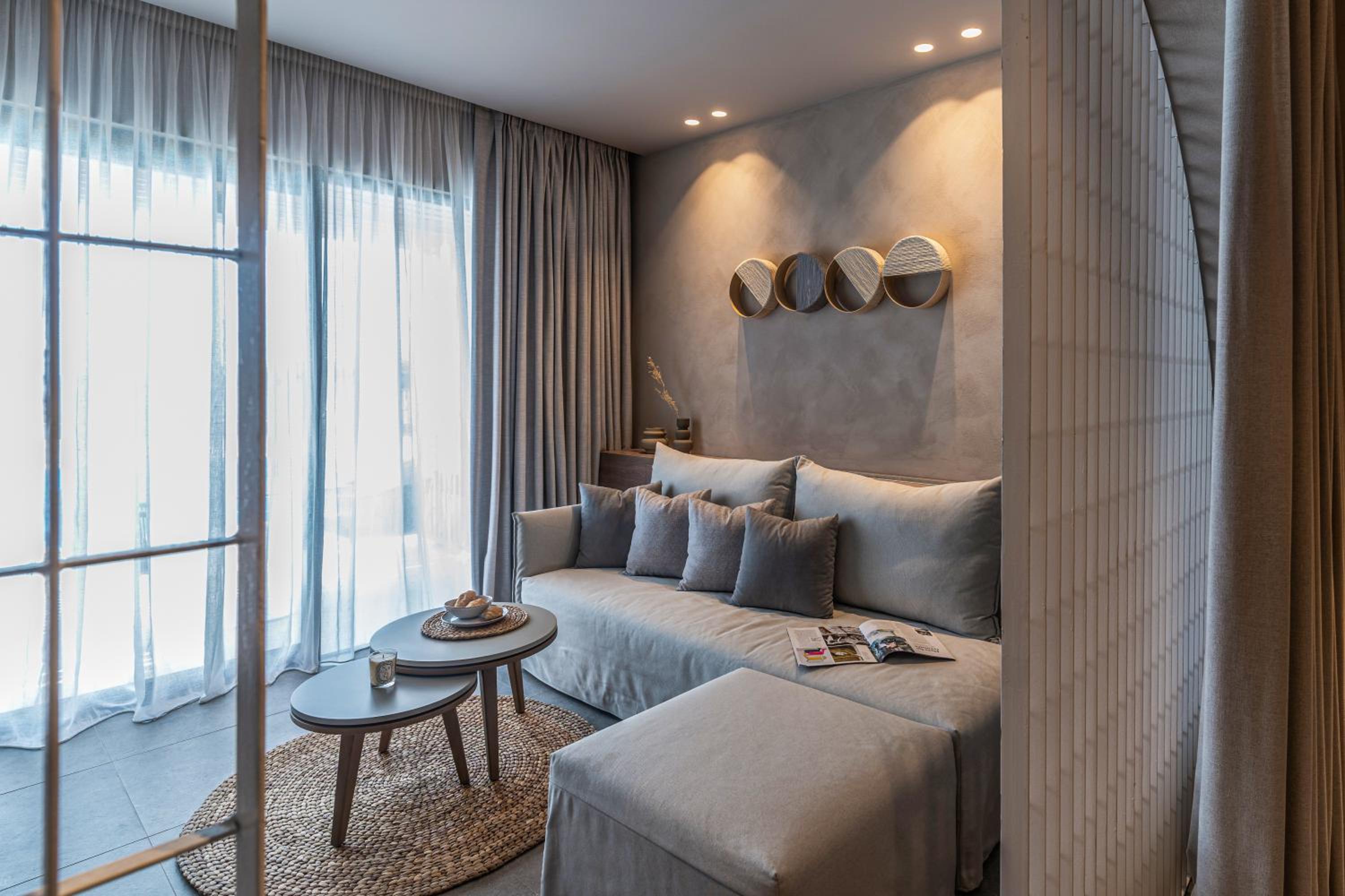 JUNIOR SUITE