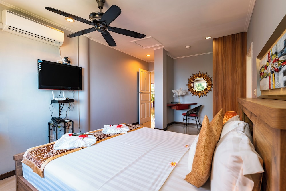 Glacis Heights Villa 12/50
