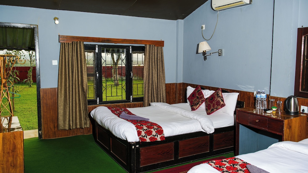 DELUXE, DOUBLE BED, RIVER VIEW