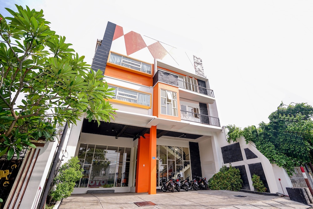 Pratisara Wirya Surabaya 3/50