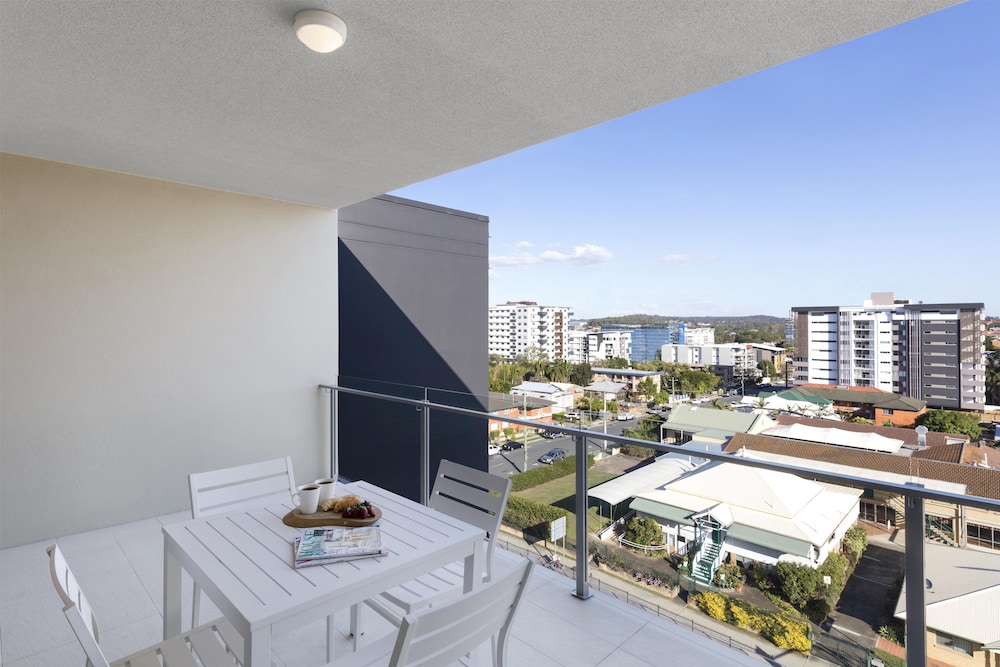 Oaks Brisbane Woolloongabba Suites 54/73