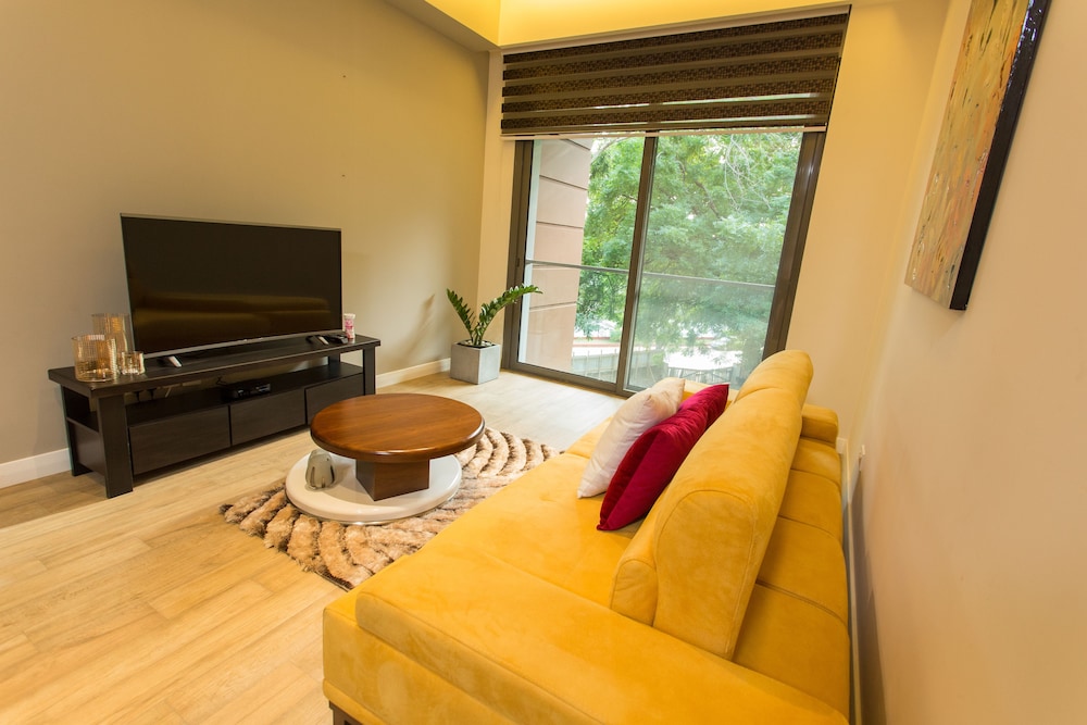 Accra Luxury Apartments Cantonments (Ex A-Lux Apartments) 53/80