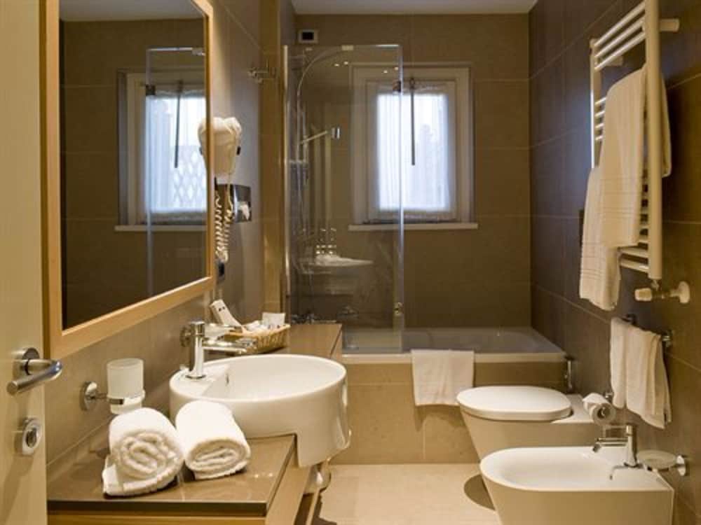 Hotel Sirmione E Promessi Sposi 30/69
