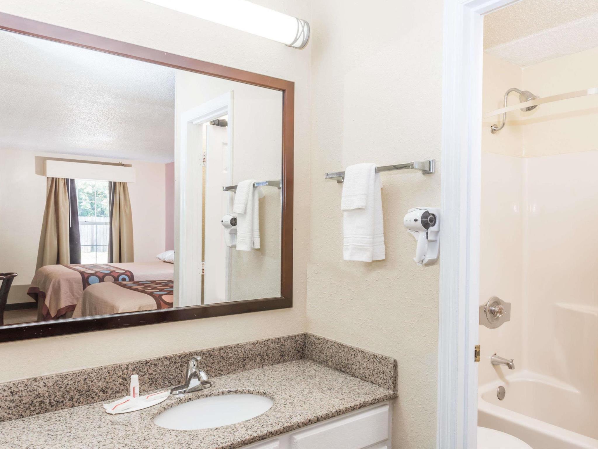 Super 8 By Wyndham Statesboro 18/20