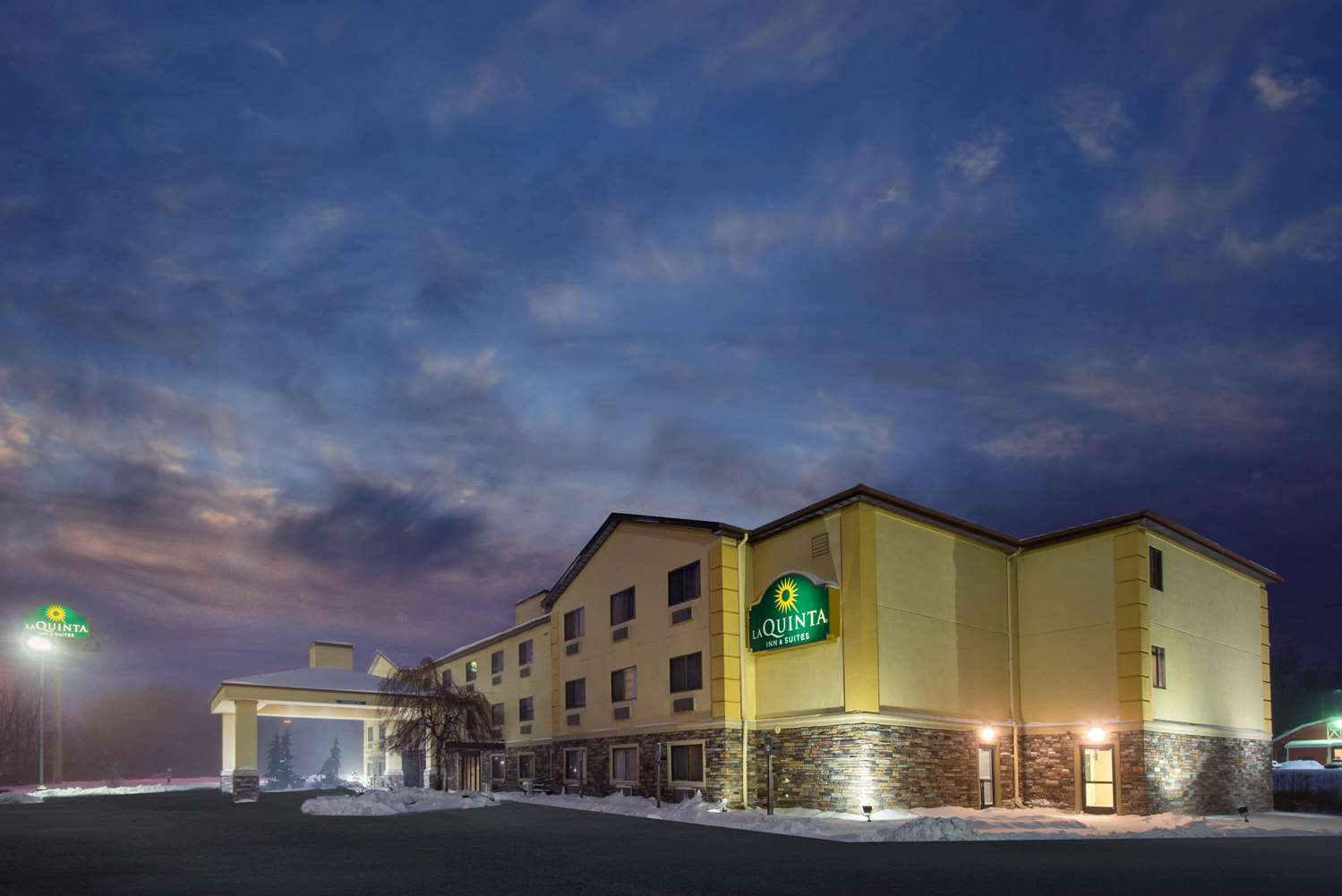 La Quinta Inn & Suites by Wyndham Erie 2/51