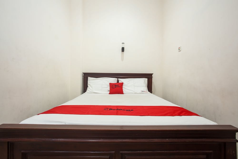 Reddoorz @ Raya Ngagel 2 4/35