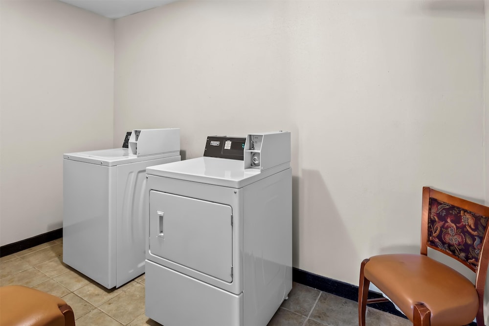 Americas Best Value Inn Grayson 4/23