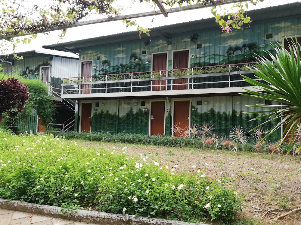 Royal Caravan Hotel and Outbond 6/58