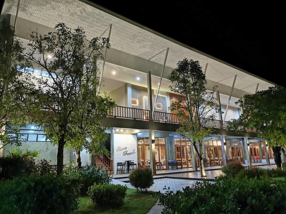 Nana Beach Hotel 72/80