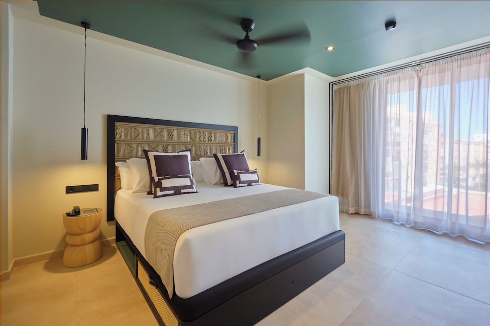 Room, King Bed, City View, Balcony