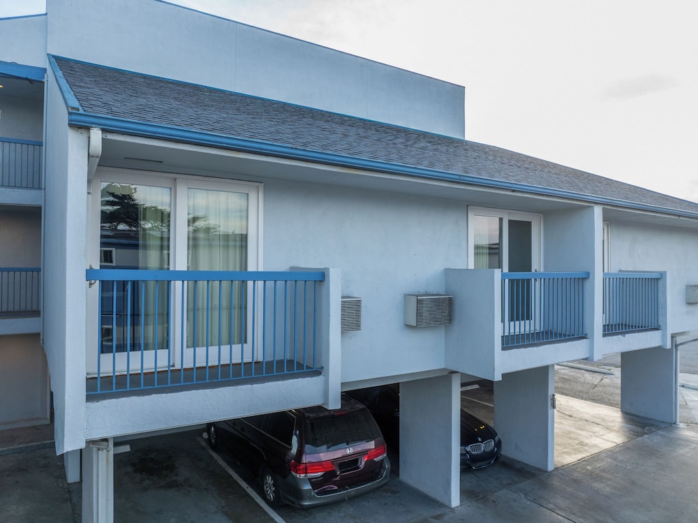 Sand Dollar Inn 8/60