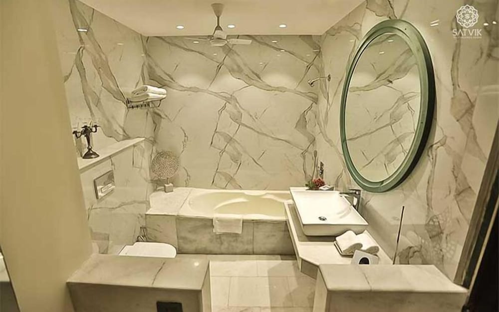 PREMIUM, BATHTUB