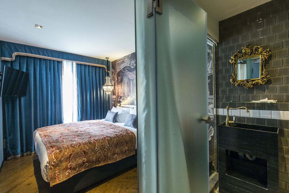 PLAYHAUS THONGLOR HOTEL BANGKOK 16/24