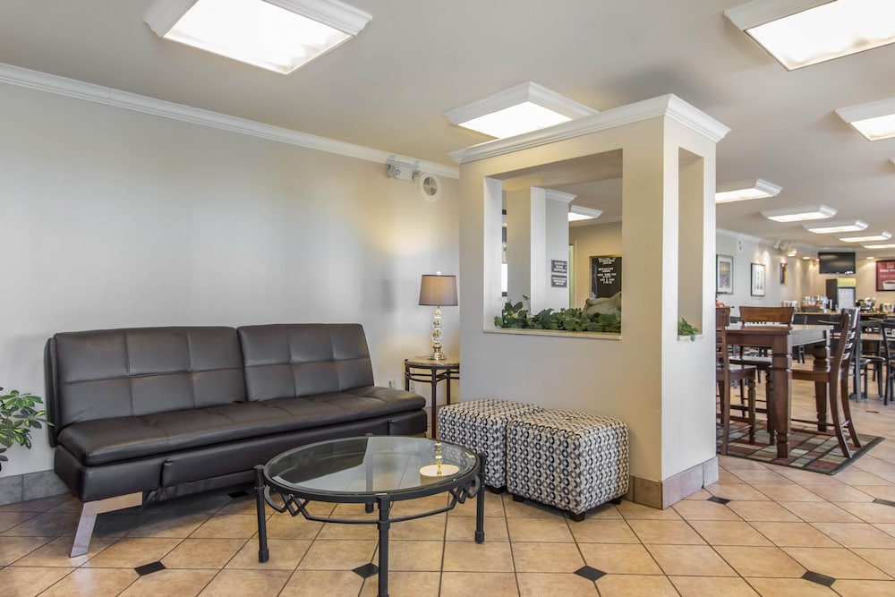 Econo Lodge Inn and Suites Joplin MO 29/42