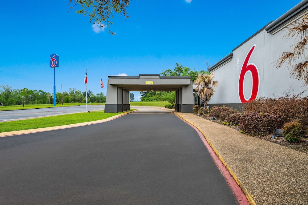 Motel6 Henderson, TX 7/44