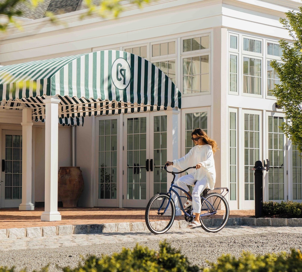Canoe Place Inn & Cottages 42/50