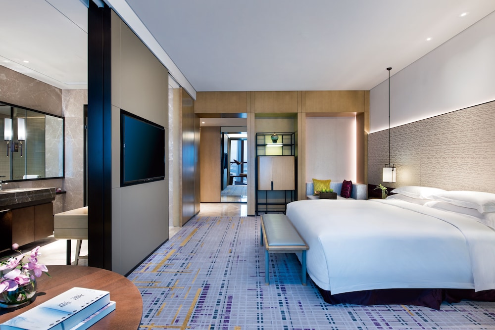 Standard, King Bed, River View, Club Lounge Access