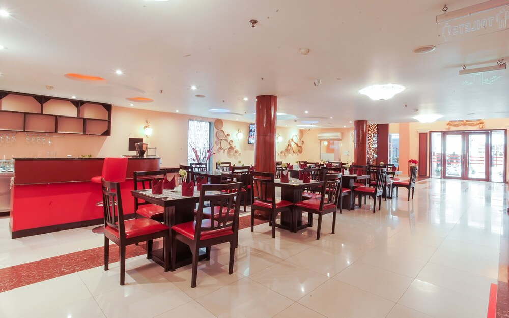 Silver Mounts Hotel 58/69