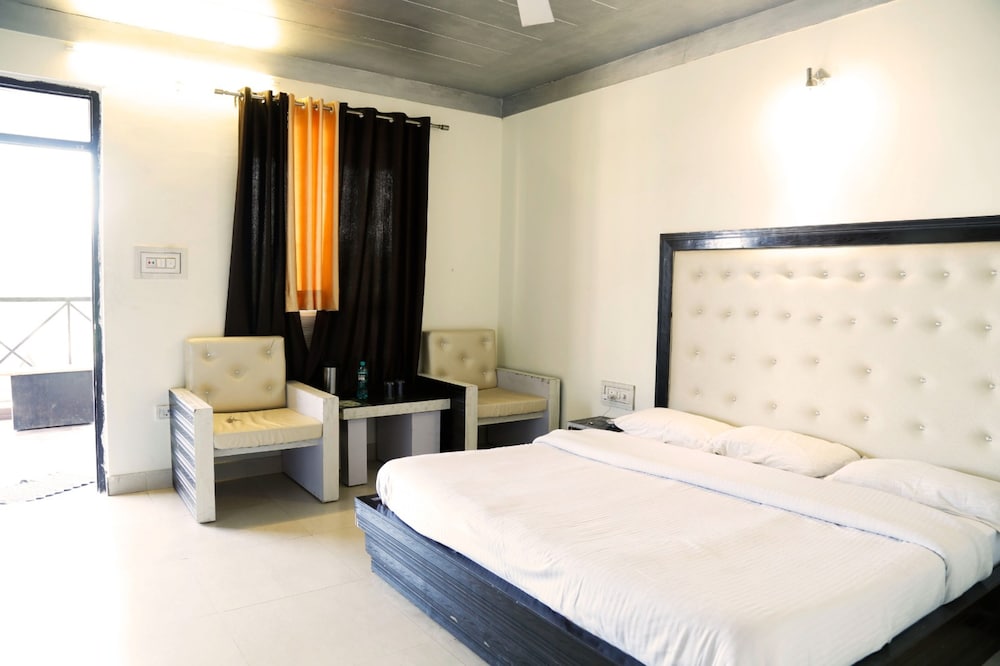 The Corbett View Resort 7/23