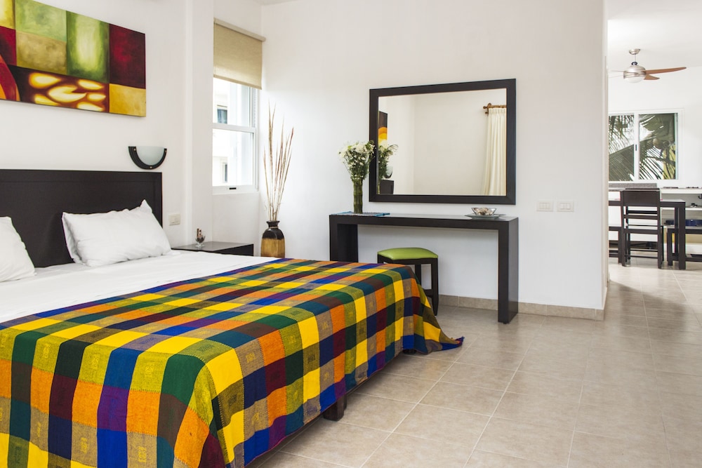 DELUXE, STUDIO, BALCONY, CORNER