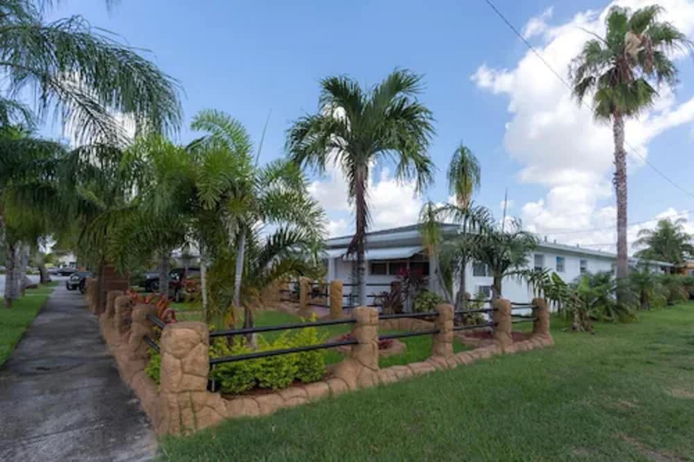 Green Seas Motel 38/50