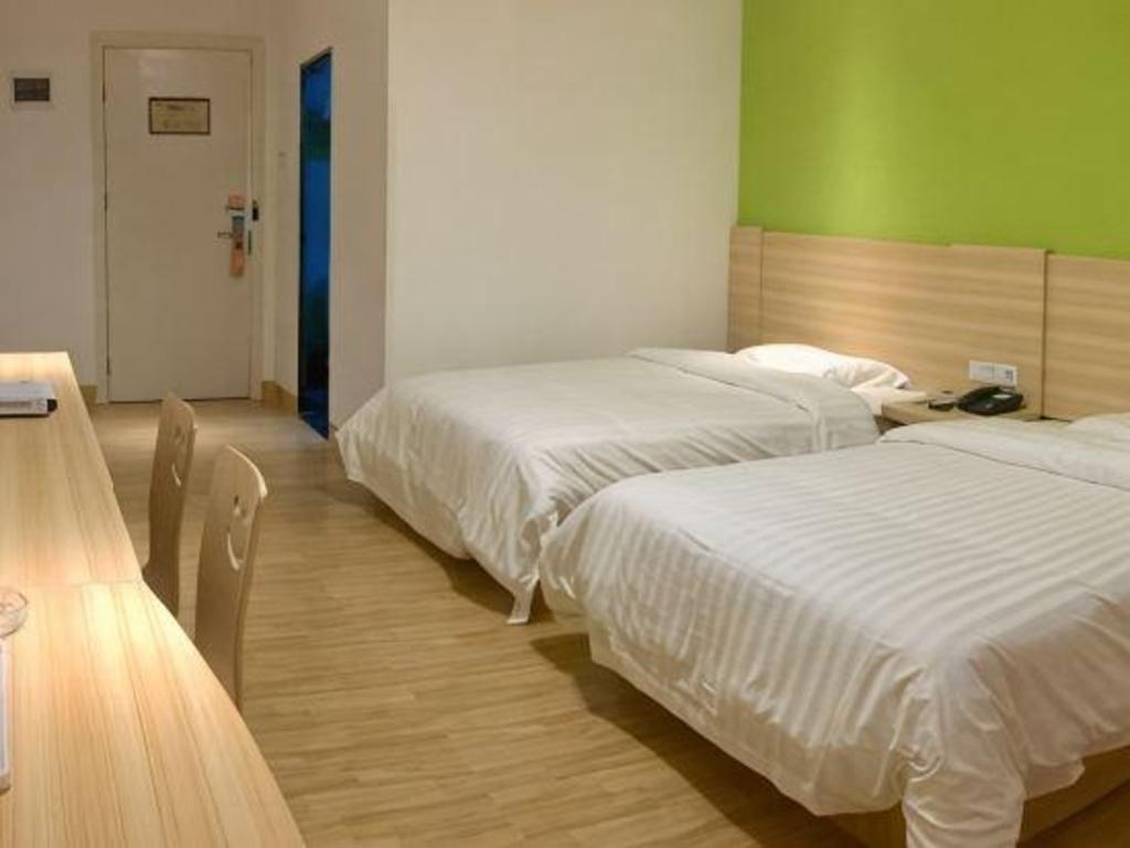 7 Days Inn (Zhuhai Haiquanwan Pingsha) 32/55