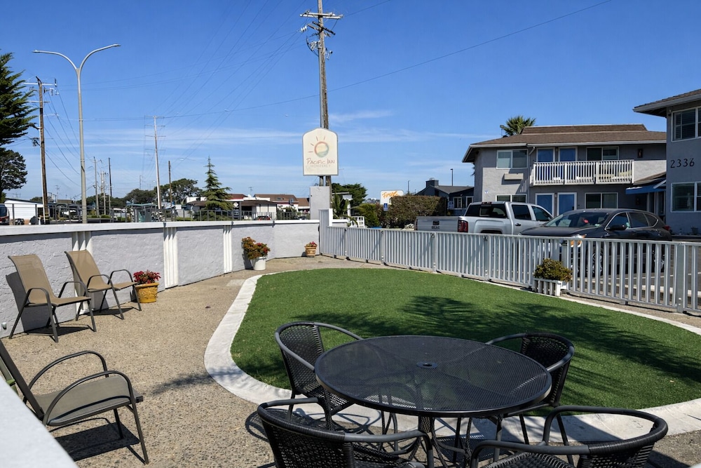 Pacific Inn Monterey 44/49